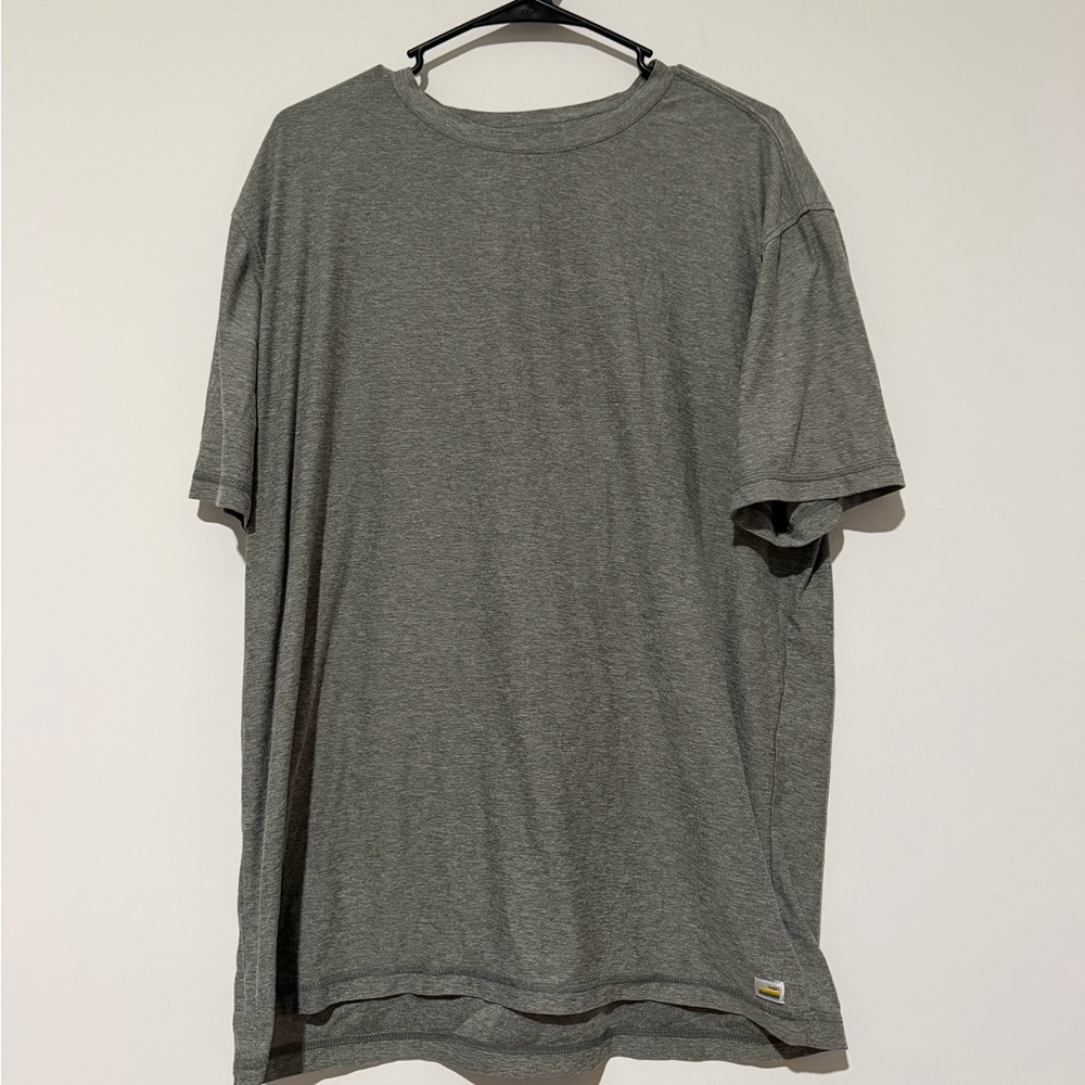 Vuori Men's Gray T-Shirt size:XL
